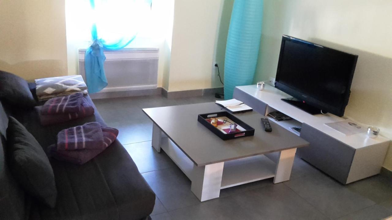 Chez Nous -Parking Gratuit Et Wifi A Vierzon Apartamento Exterior foto